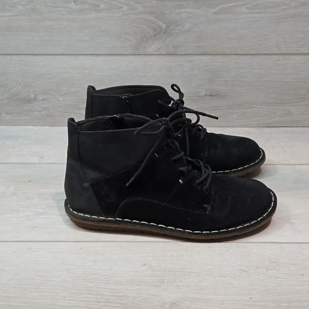 Clarks Collection Women Soft cushion Ankle Suede Boots shoes sz 7.5M